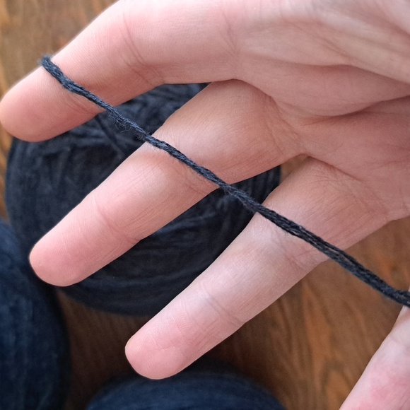 100% Cotton Black Yarn Lot - Picture 3 of 5